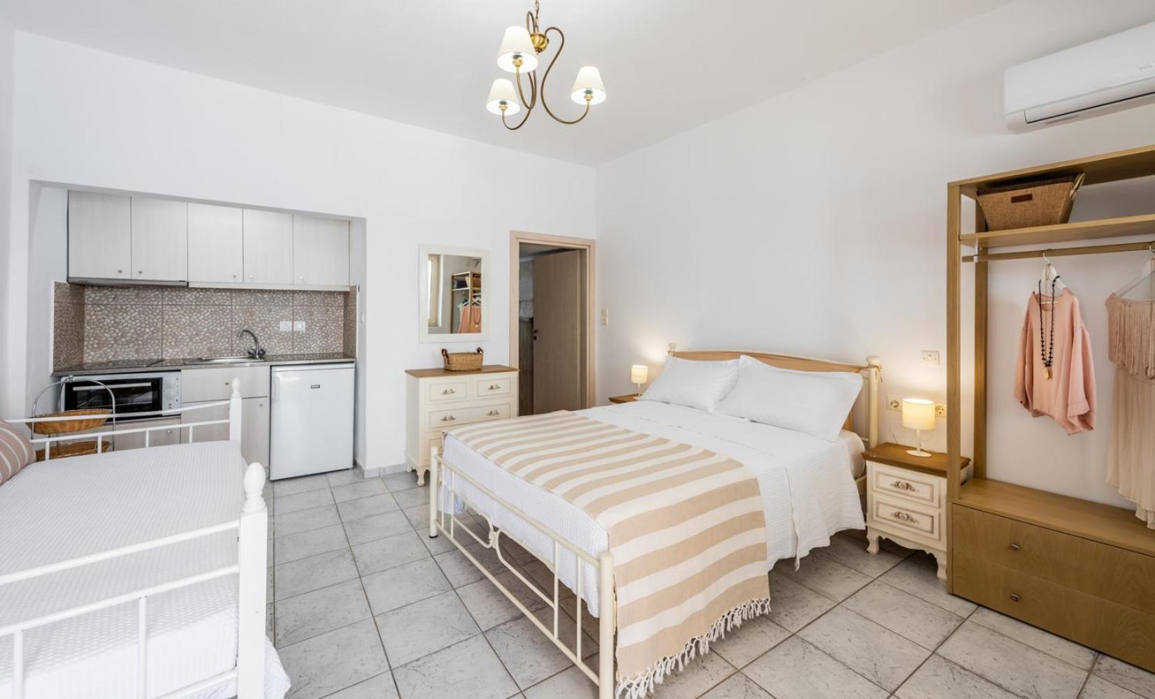 Anemi Suites Adamantas  Room photo