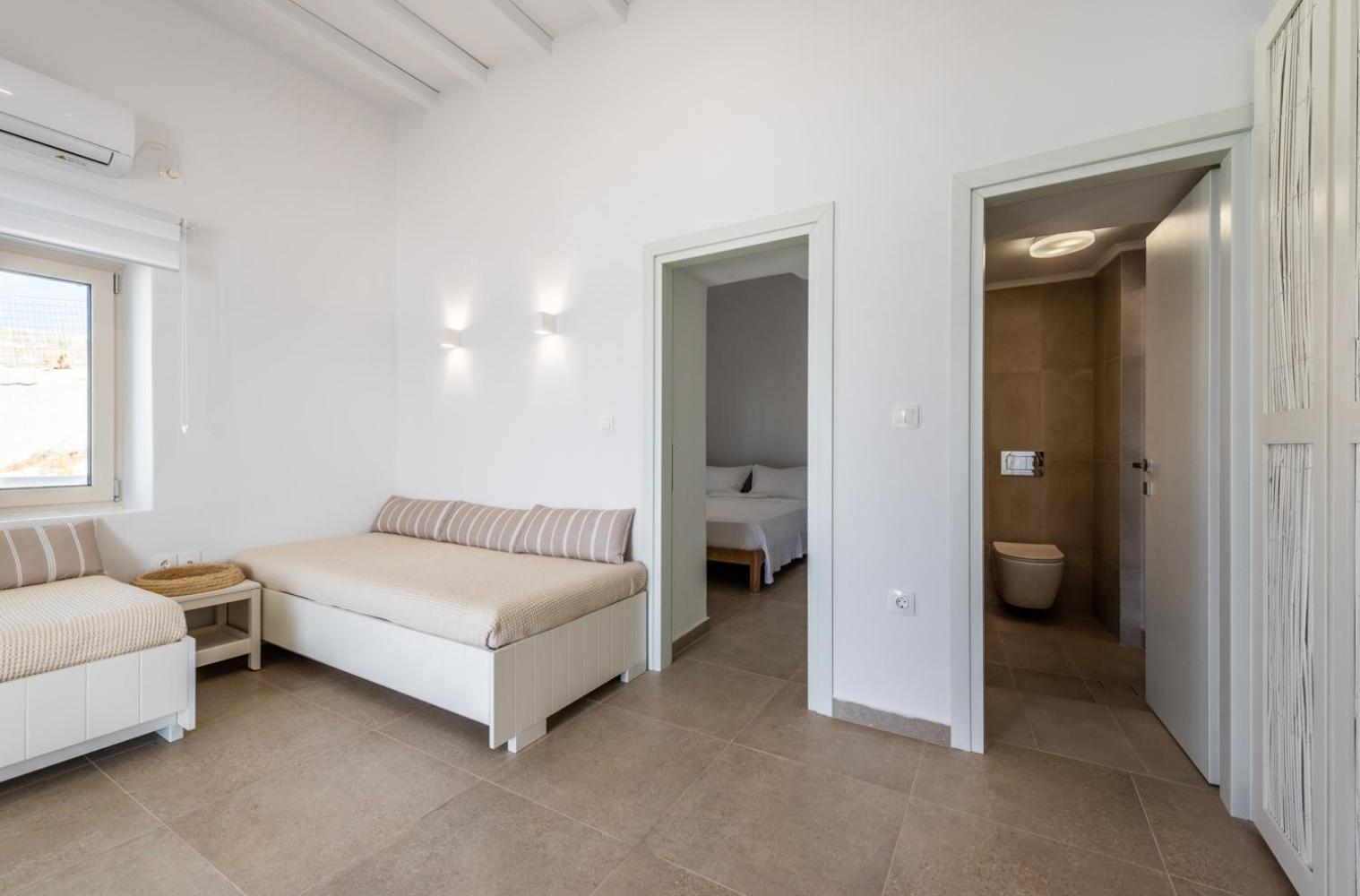 Anemi Suites Adamantas  Room photo