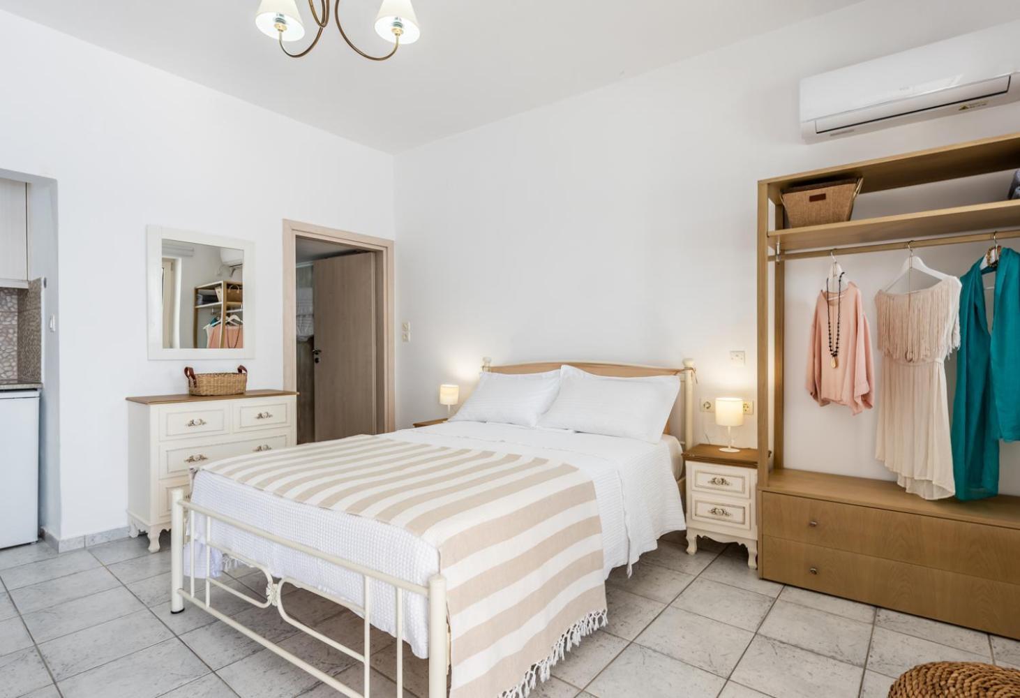 Anemi Suites Adamantas  Room photo
